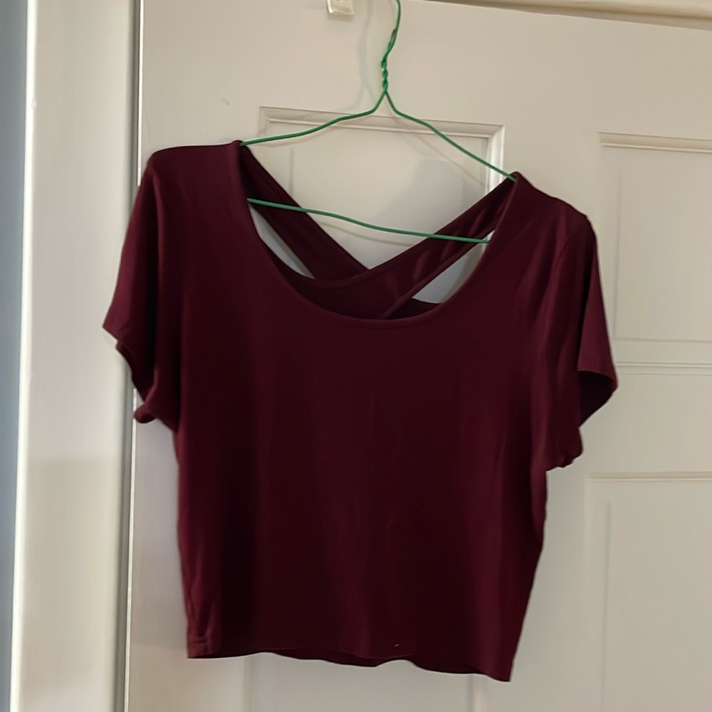 Maroon short sleeve crop top